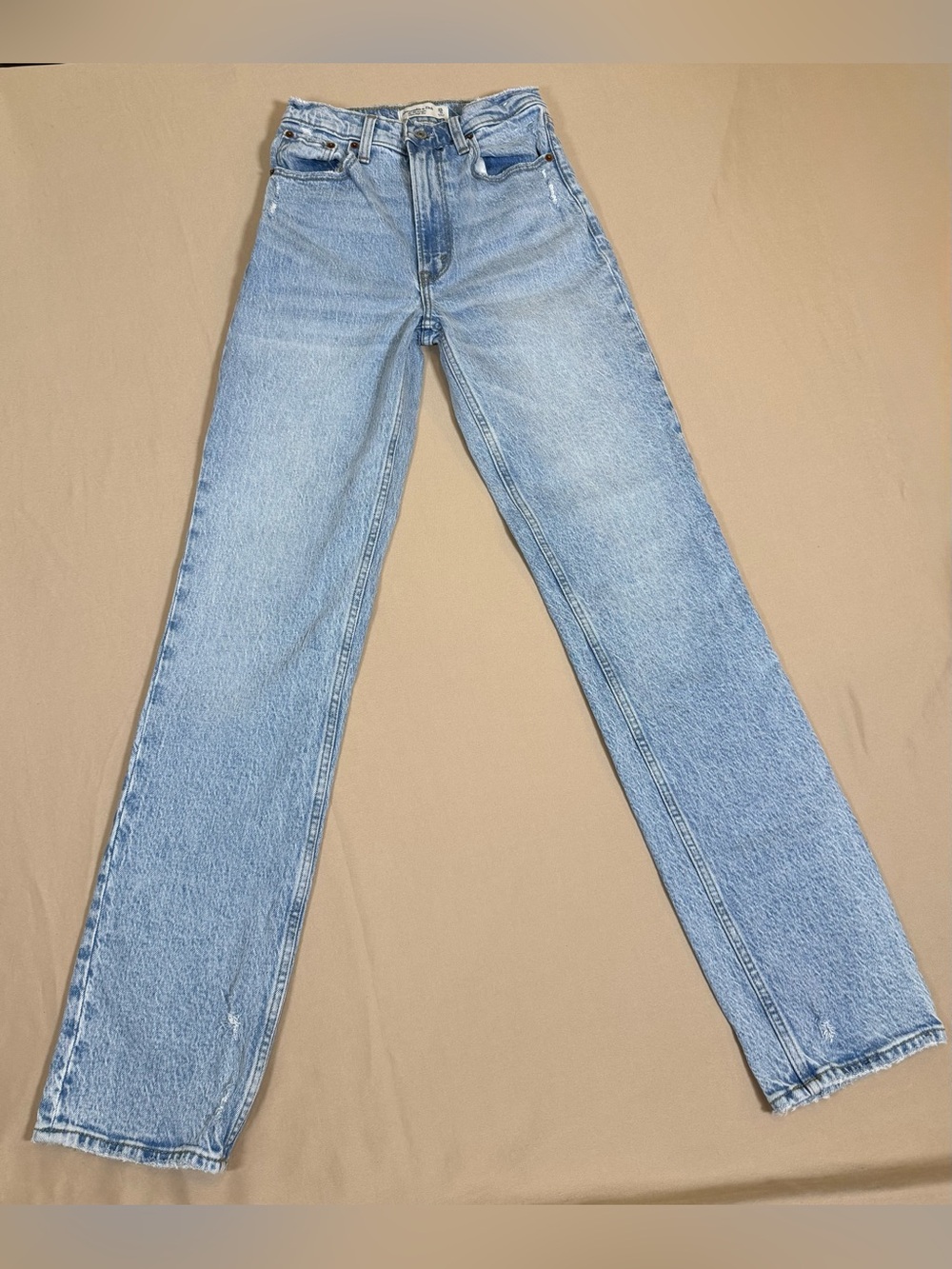 Abercrombie & Fitch The 90’s Straight Ultra High Rise, 25/0 Long.